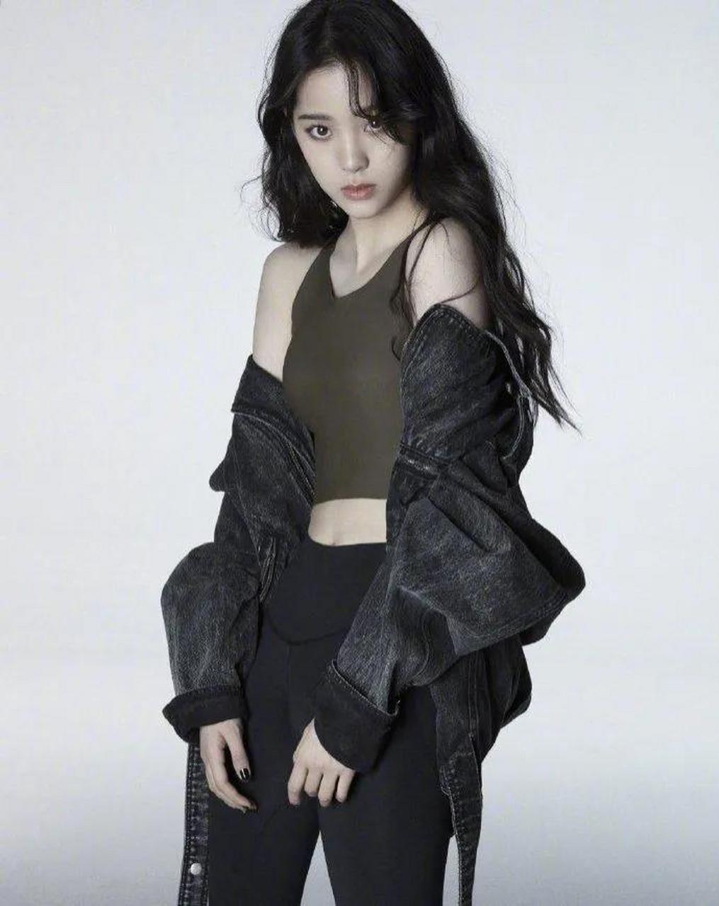 1985年,娜娜出生在台湾,随后前往美国学习表演.