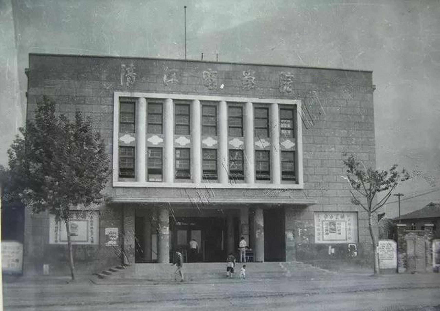 80年代淮安老照片:西大街,专科学校,水门桥,大转盘,电影院