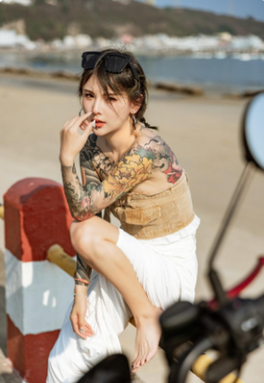 纹身女孩 与众不同的美