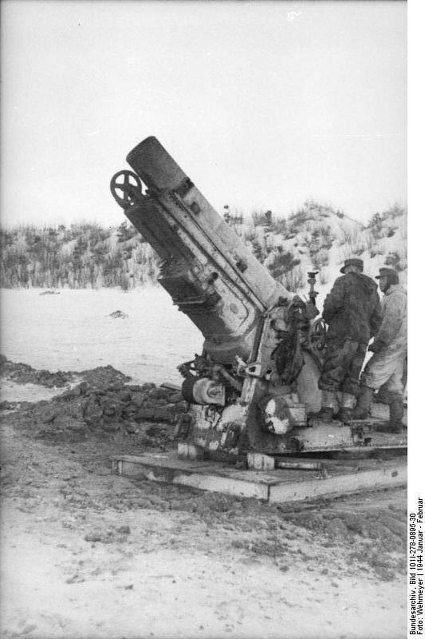 280毫米施耐德m1914型(攻城榴弹炮)于1916年4月在凡尔登战役中首次