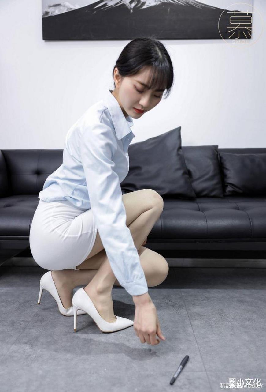 美女图集:努力工作的都市女性最美