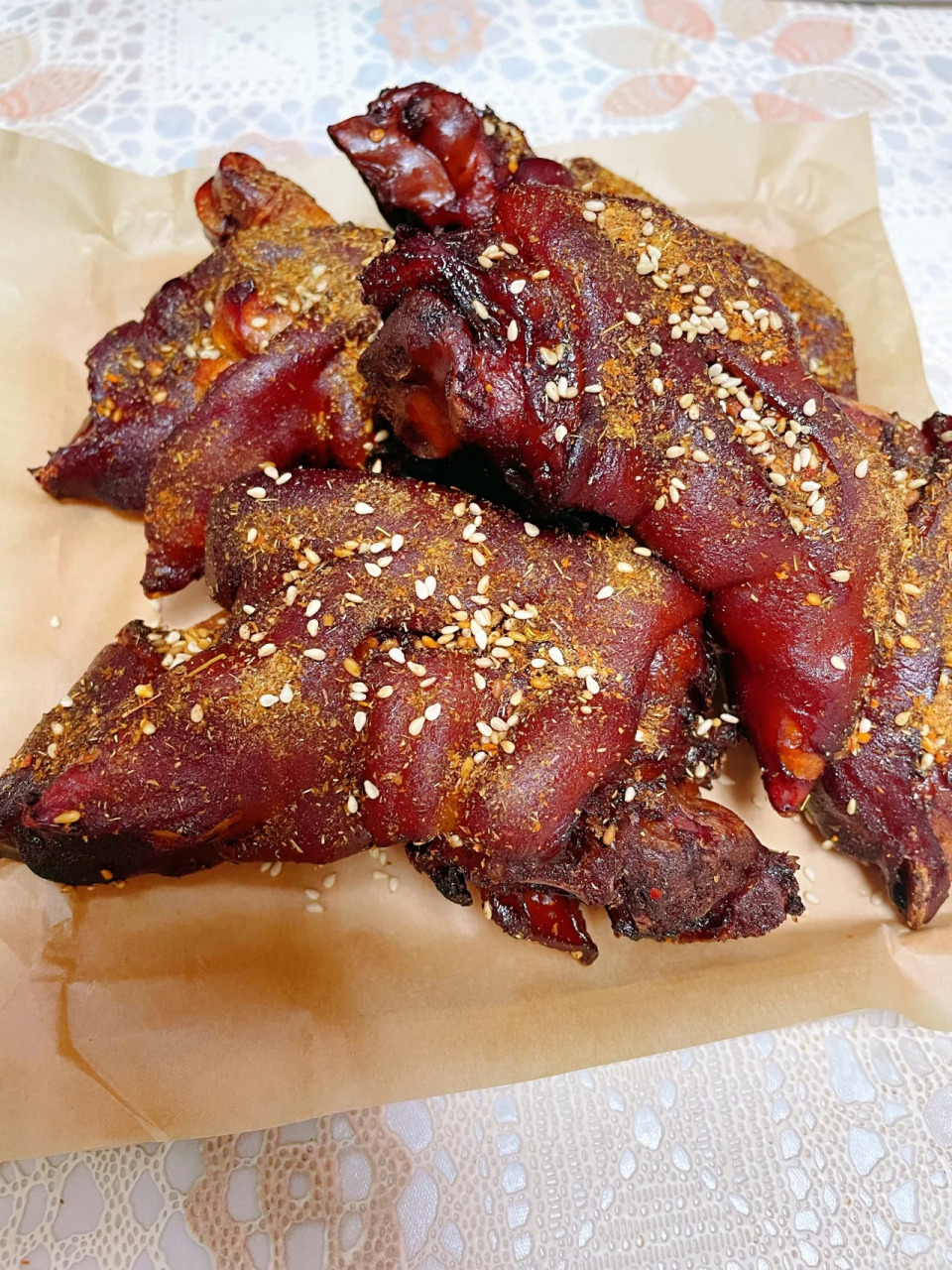 6噢95 猪蹄先卤后烤,卤了一个半小时就超香了,差点没忍住直接吃了