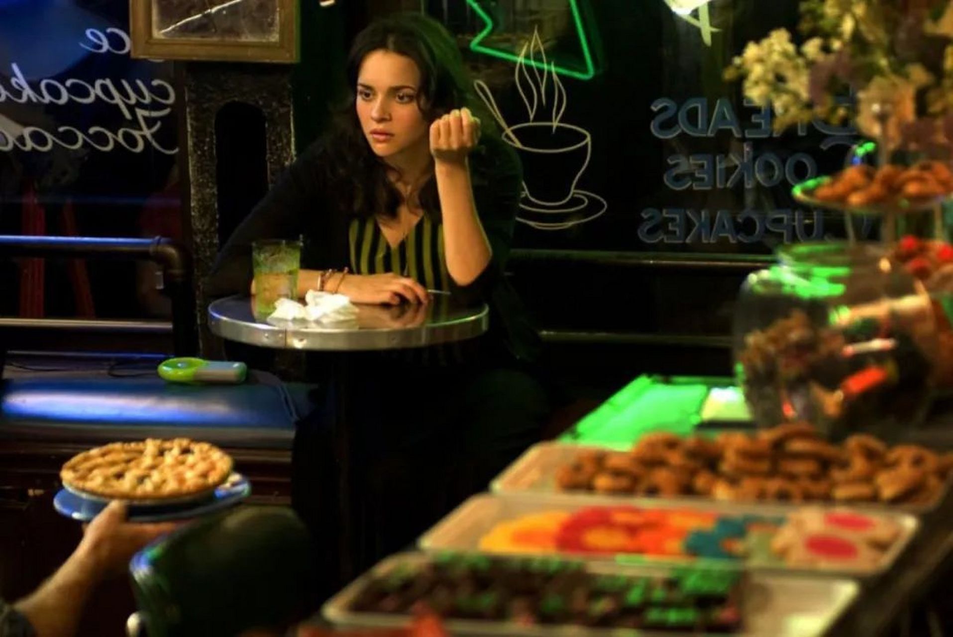 早年看过王家卫一部作品《蓝莓之夜》,对于诺拉琼斯饰演的爱吃蓝莓的