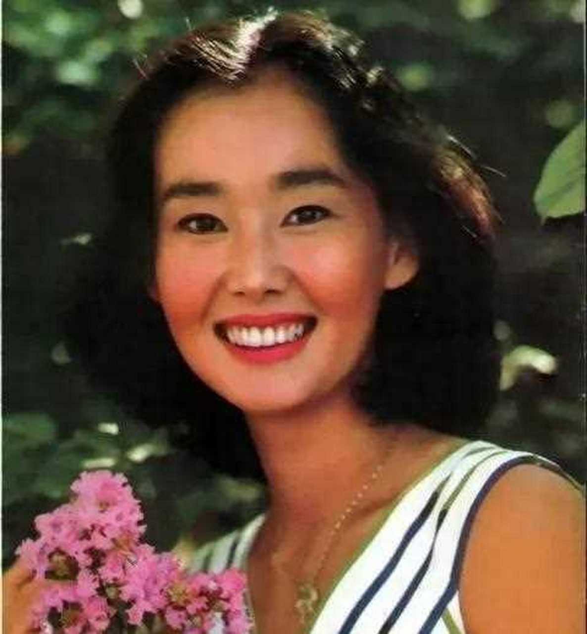 都说有天鹅颈的女人会很美,那么中野良子应该是属于女演员中第一天鹅