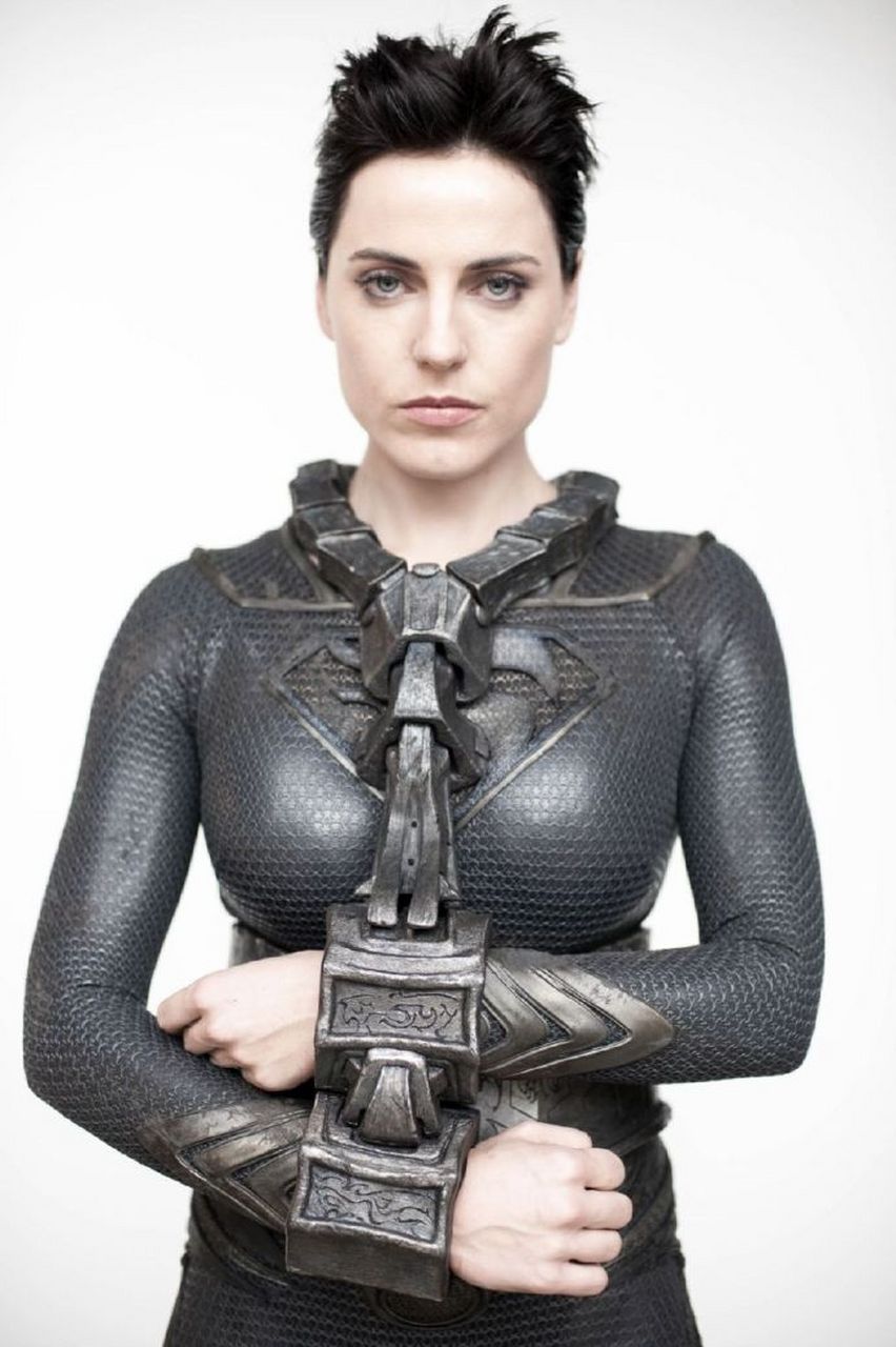 《超人:钢铁之躯》的宣传片,一套钢铁妆造还是很酷飒的~#超人钢铁之躯