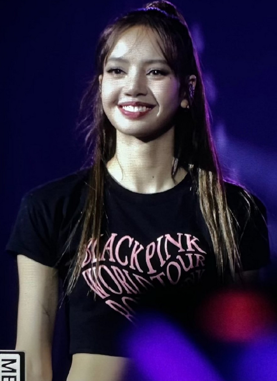 lisa无刘海中分造型,可爱团子我吃