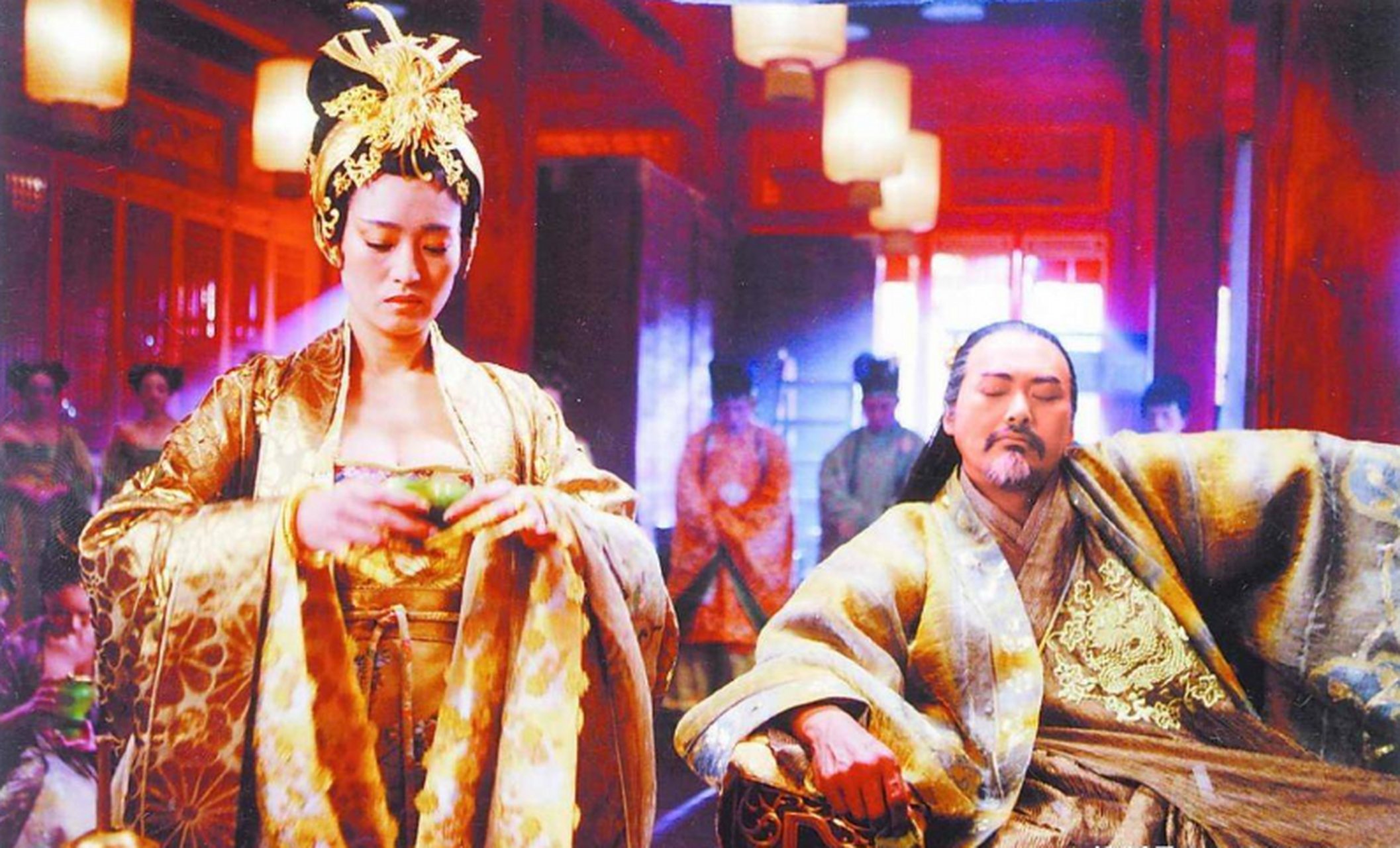 7亿拍《满城尽带黄金甲》,特邀了周润发演大王,薪酬4000万.