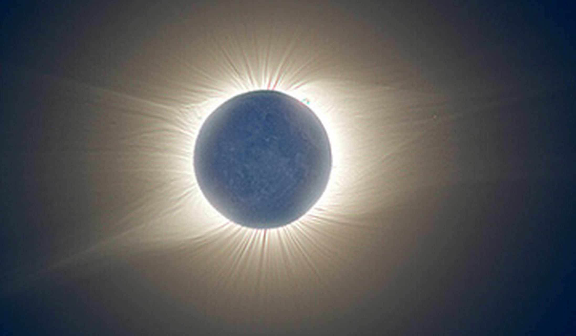 日冕是太阳大气的最外层(其内部分别为光球层和色球层),厚度达到几百