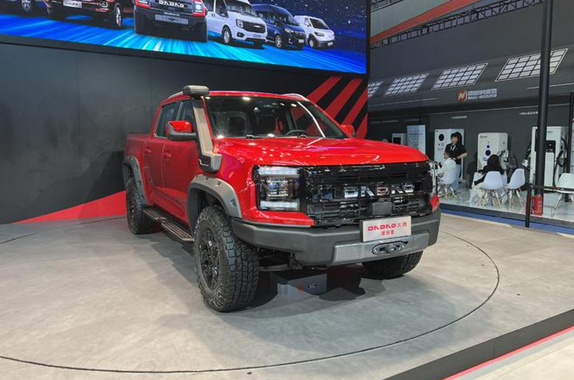 日前,江铃大道敢探者开启预售,汽油/柴油版车型预售价为17.28-19.