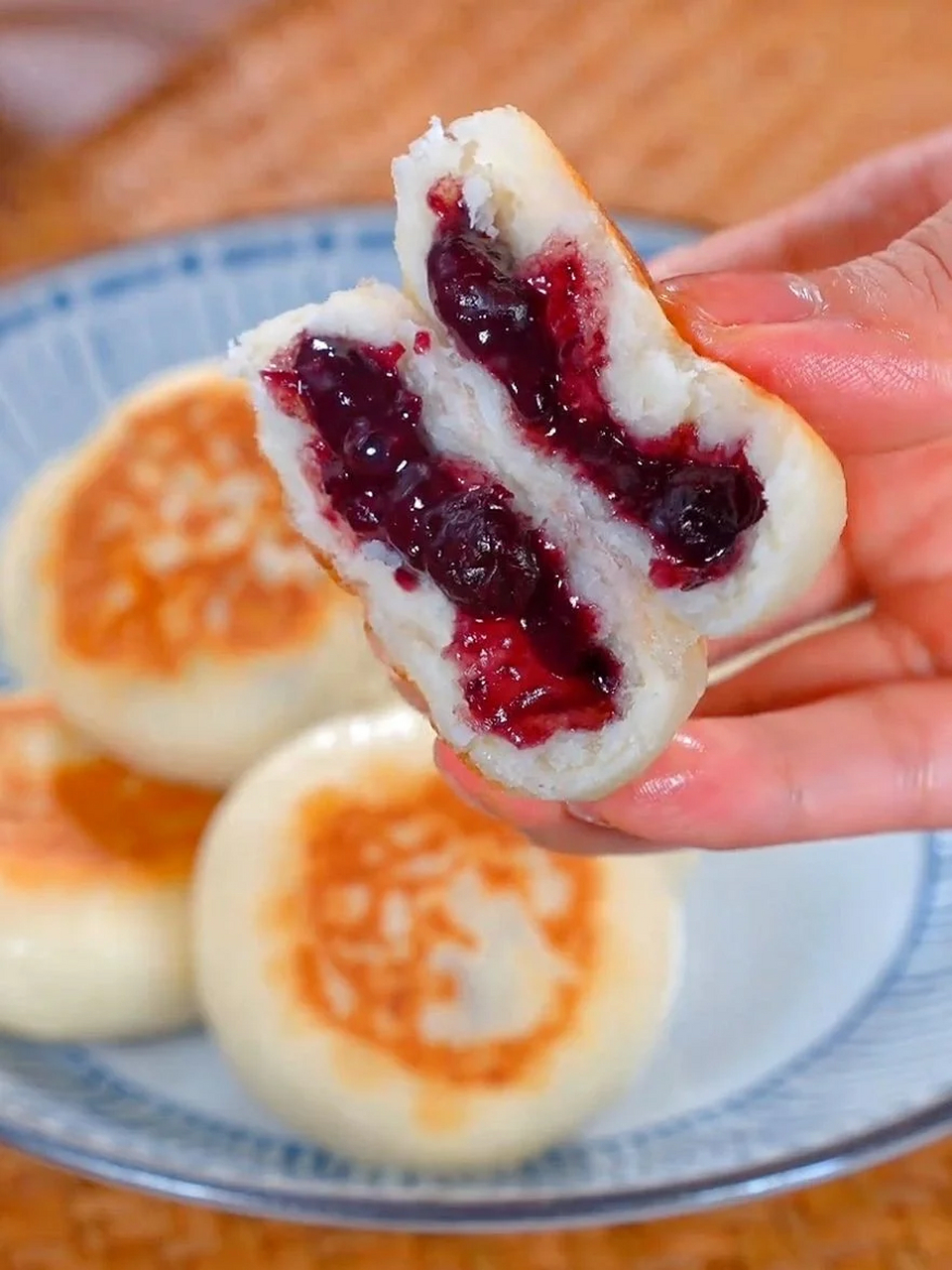 蓝莓山药饼,太太太好吃了吧  连续一周的早餐,我都在吃这个蓝莓山药饼