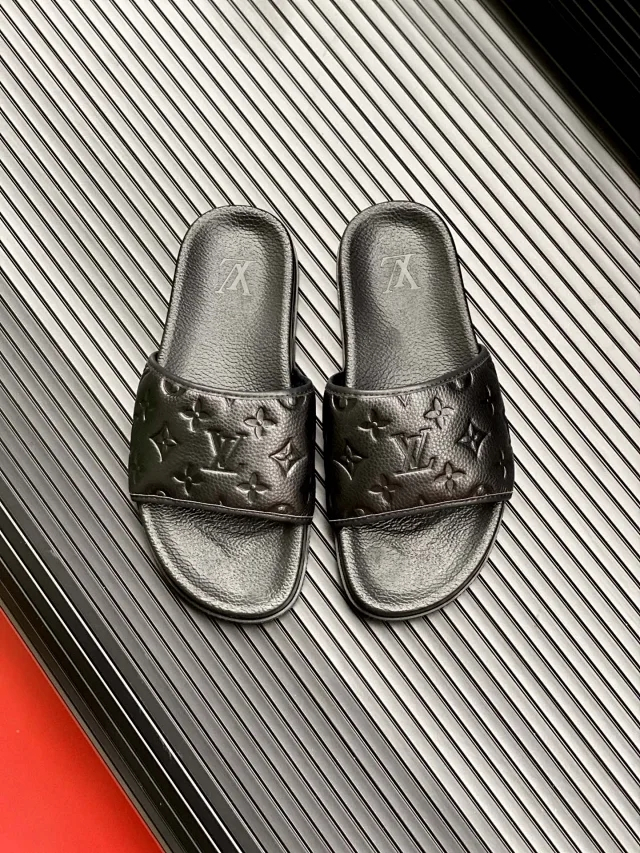 lv男士时尚休闲皮拖鞋  匠心之作  都市生活与休闲聚会的理想之选,此