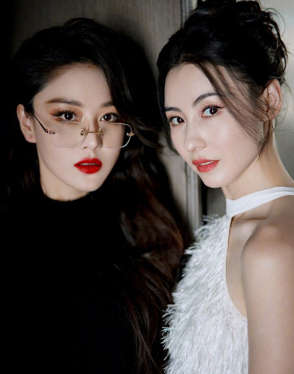 张馨予 与 @张柏芝 双人大片有,黑白天鹅之间的张力很绝,两位美女