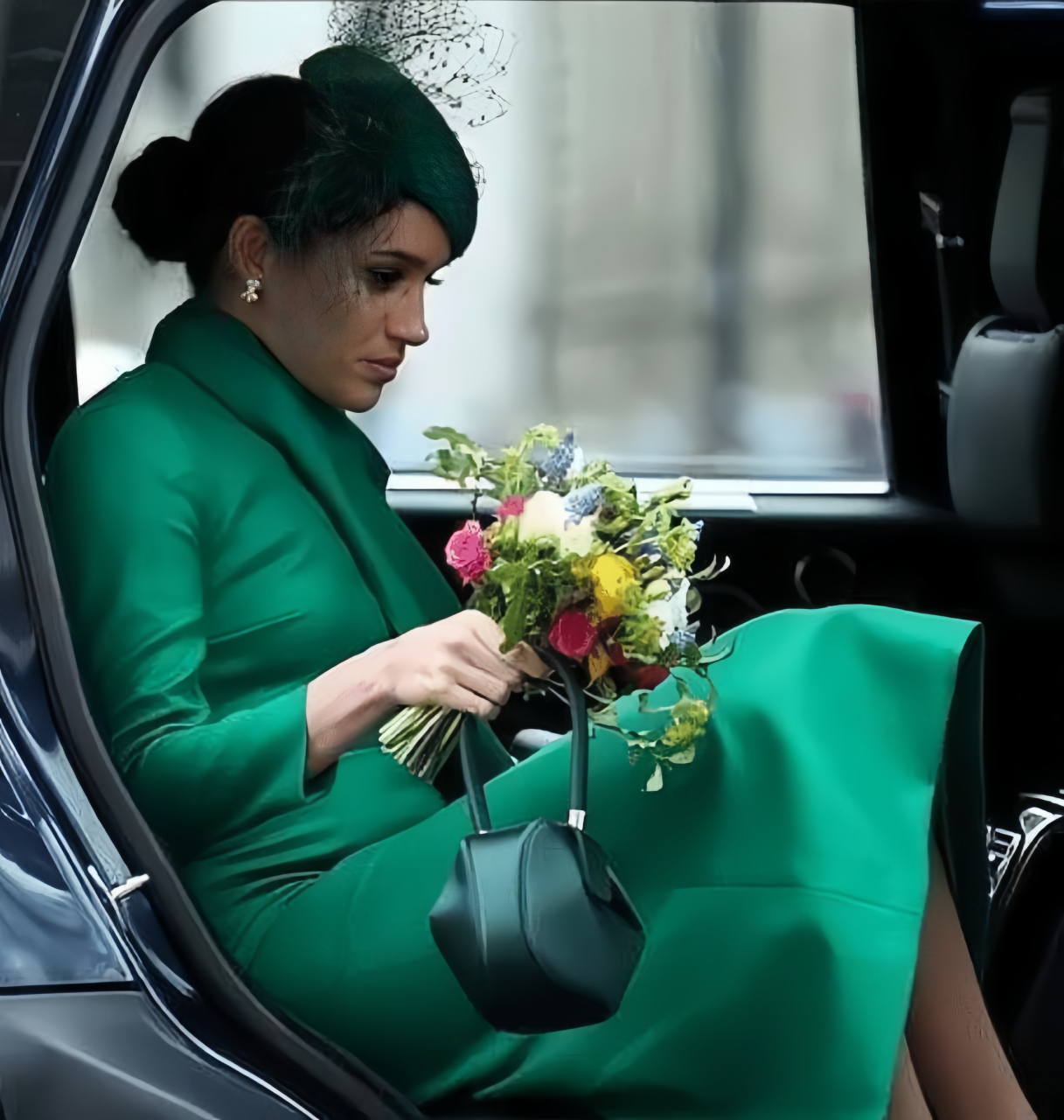 哈里和梅根不断通过消费戴安娜王妃来赚取钱财,已经让人产生审美疲劳