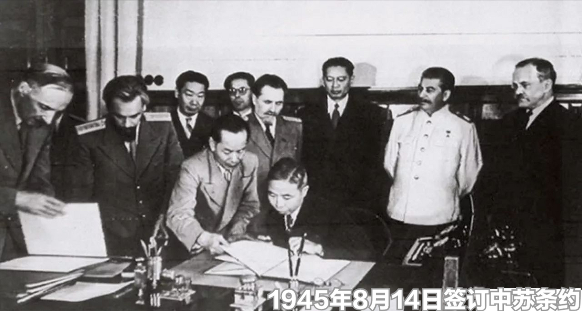 1945年10月20日外蒙古独立公投开始了,国民政府派出由内政部常务次长