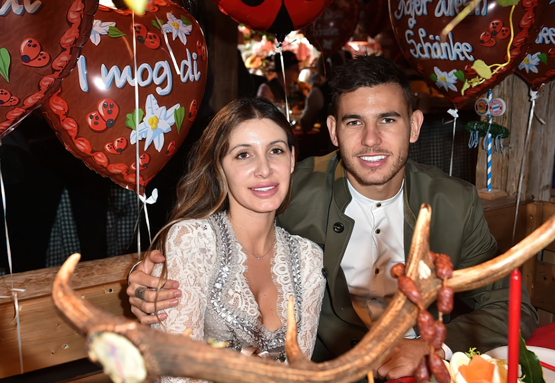 足球# 近日卢卡斯-埃尔南德斯妻子阿米莉亚在社交媒体发文: 你可以