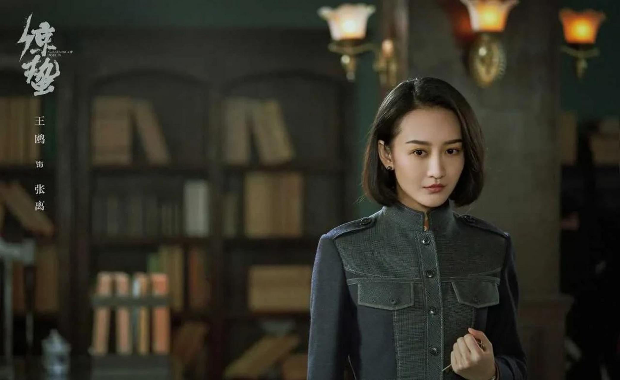 《锻刀》首播发布会上,王鸥一席抹胸衣光彩照人,她感慨说:"这部戏跟之