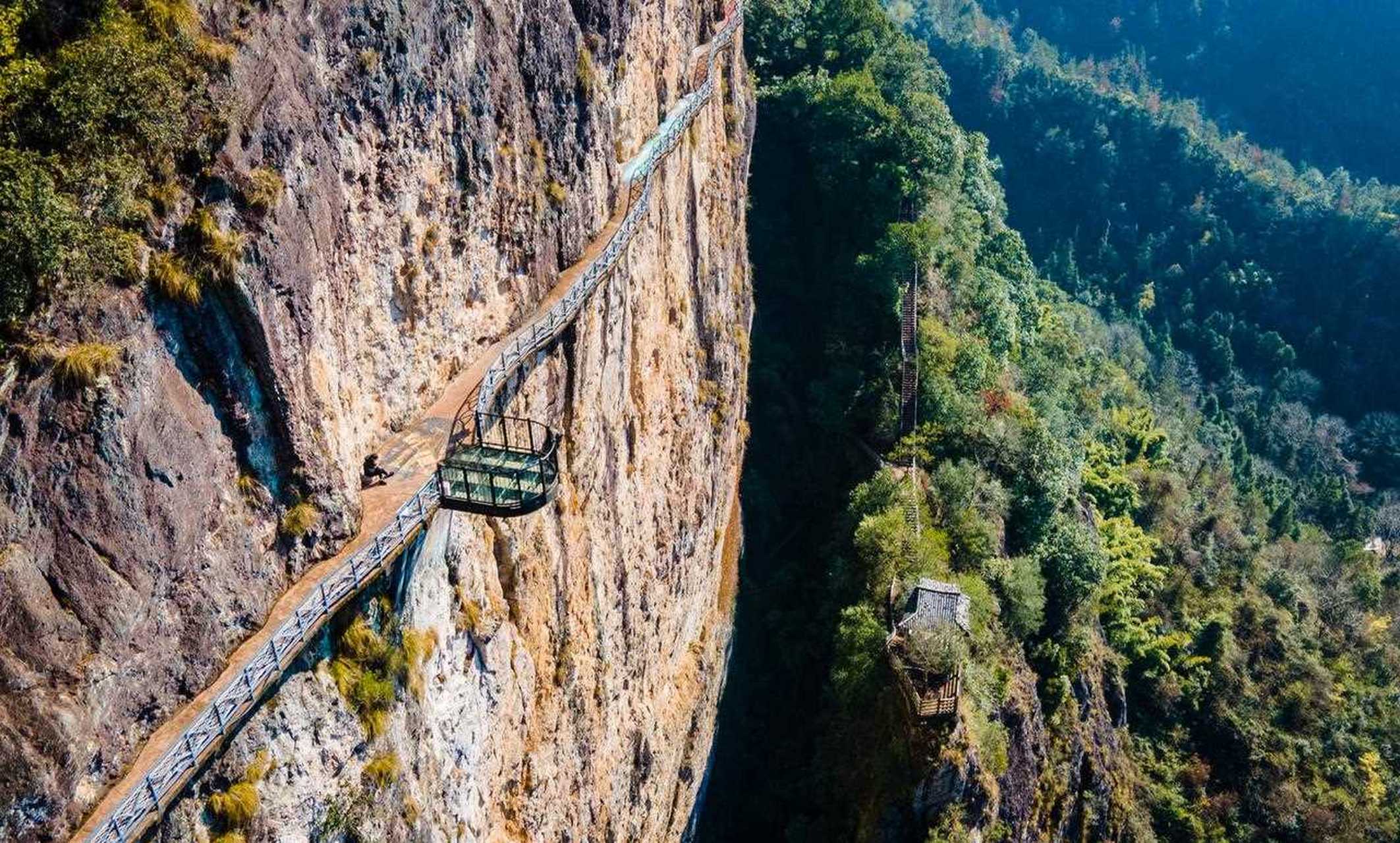 崖下库,永嘉楠溪江的一个小众景点,山势险峻,沟深泉涌,栈道环绕峭壁