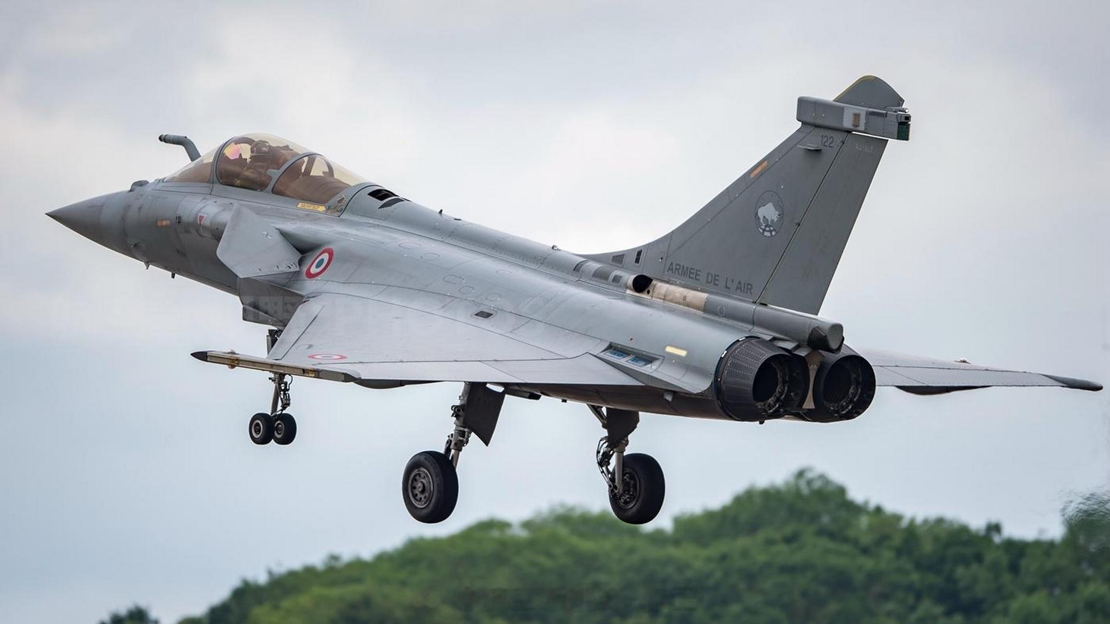 航空新视野#  法国空军的阵风c战斗机飞行展示,从综合作战性能上看