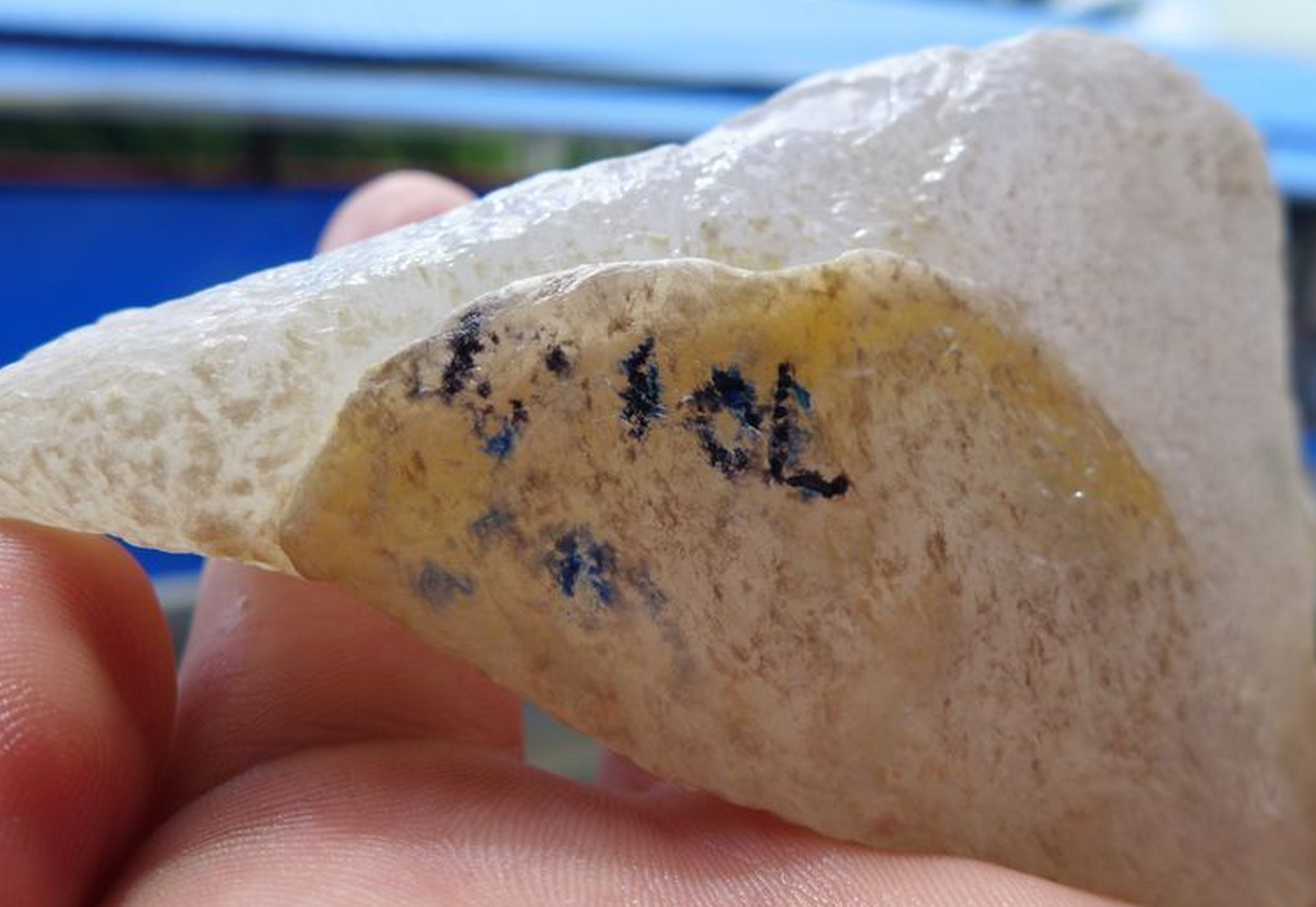 点击头像看直播##翡翠原石#翡翠的白雾是由白色二氧化硅胶体凝结而成