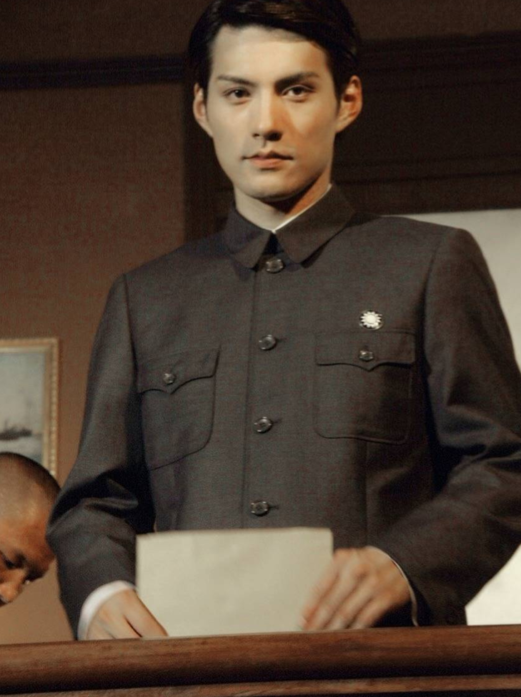 回顾一下严屹宽的美貌 这就是建模脸了吧!