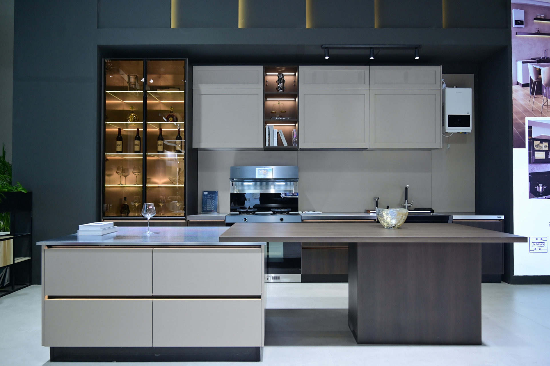 不锈钢厨房整体橱柜价格是多少?