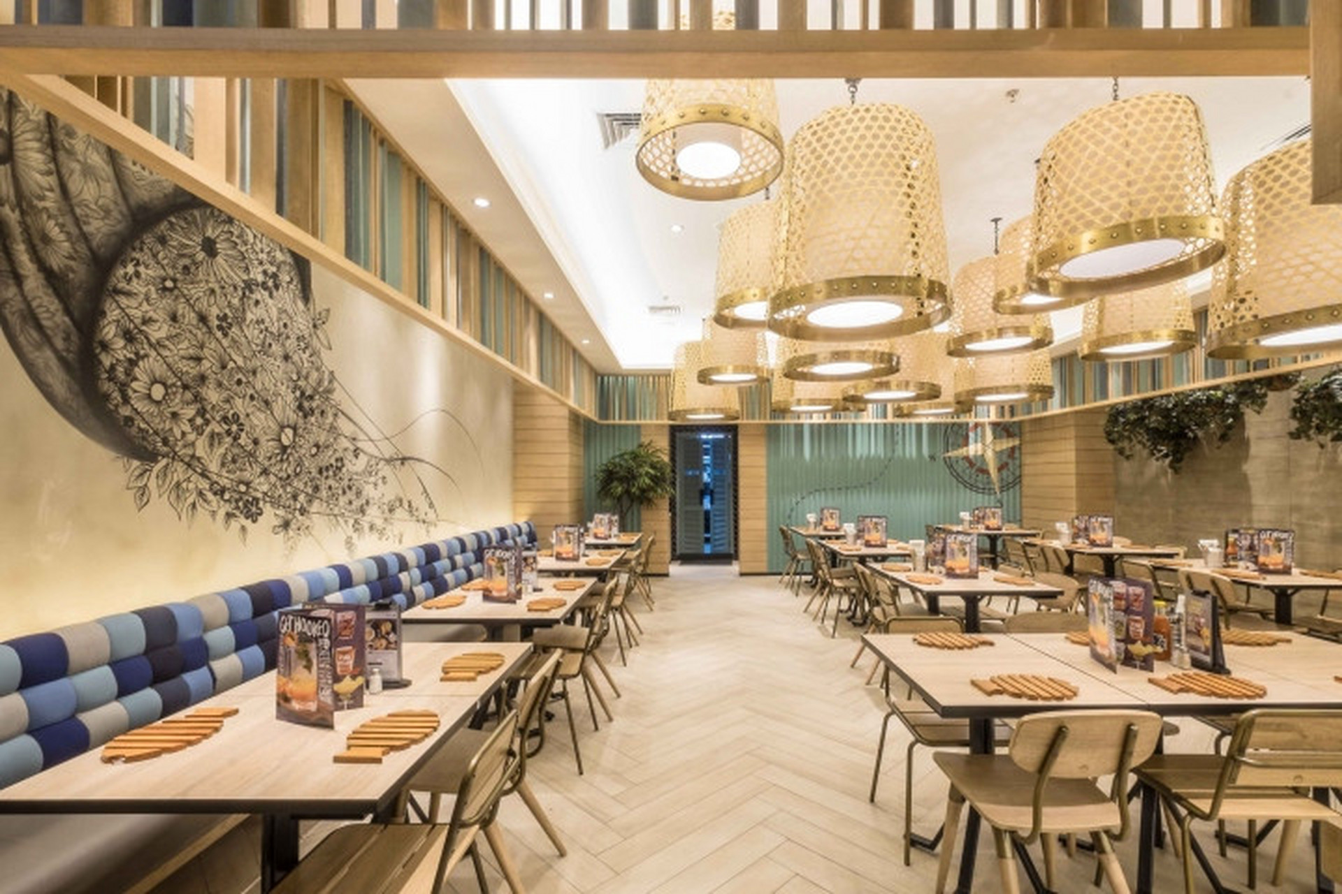 今日分享# 披萨店面装修设计 披萨店的装修和经营,要符合消费盏的