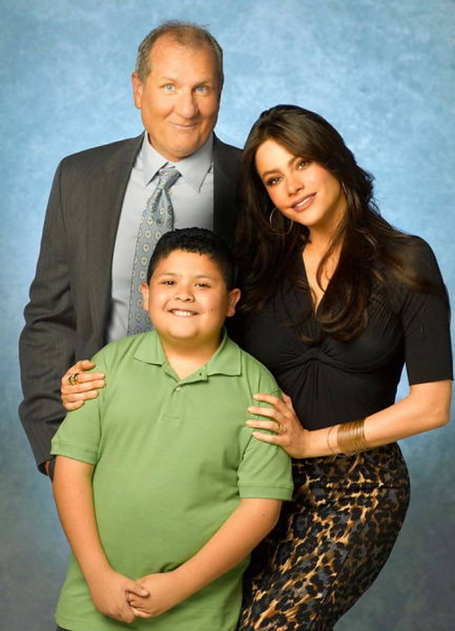 《摩登家庭》中"gloria"的扮演者索菲娅·维加拉离婚了,她跟乔·曼根