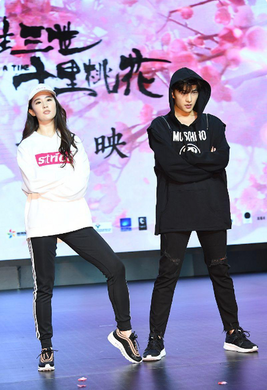 杨洋和刘亦菲同框,这画风好和谐呀!