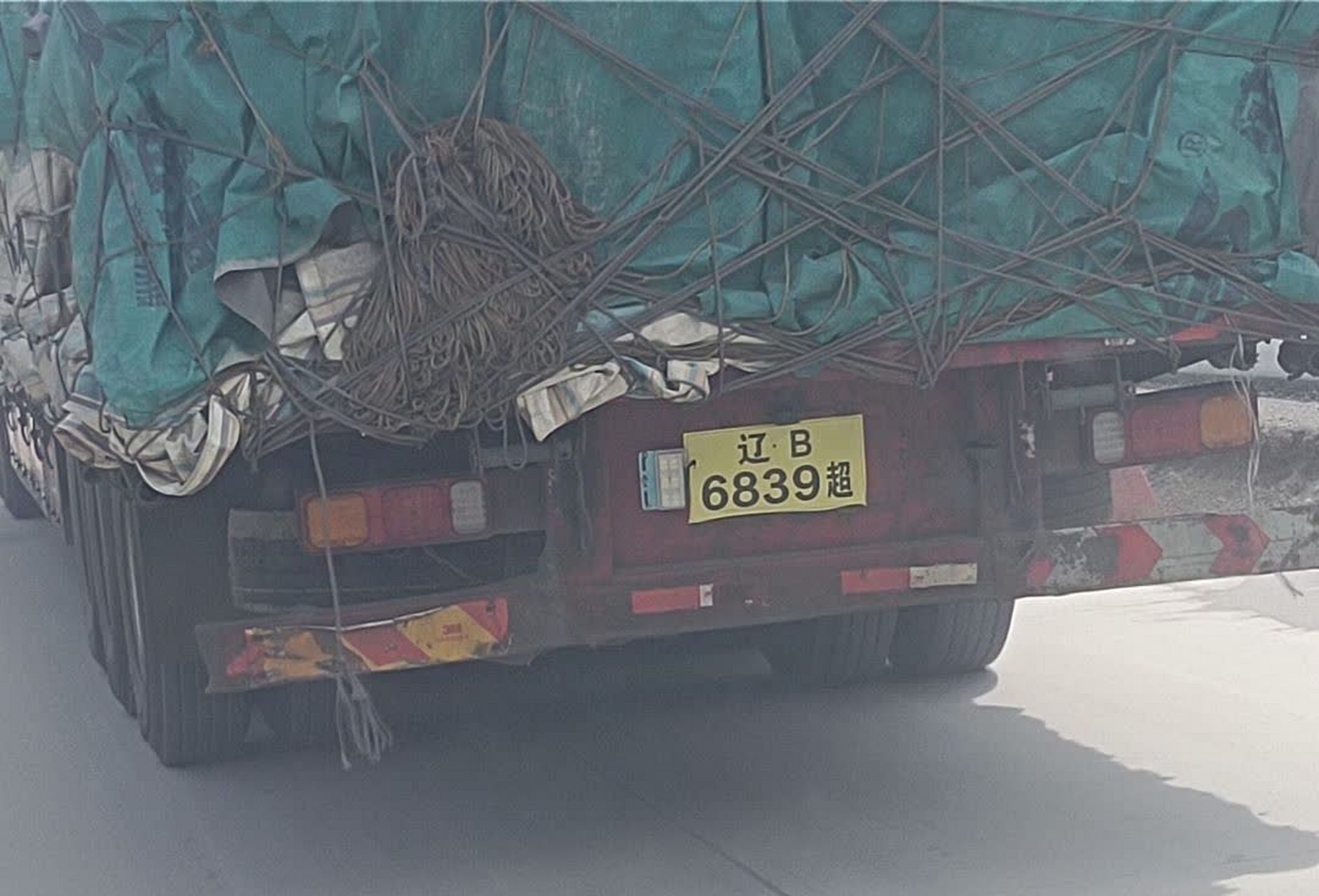 车牌后面的"超级"二字是什么意思?[大哈]