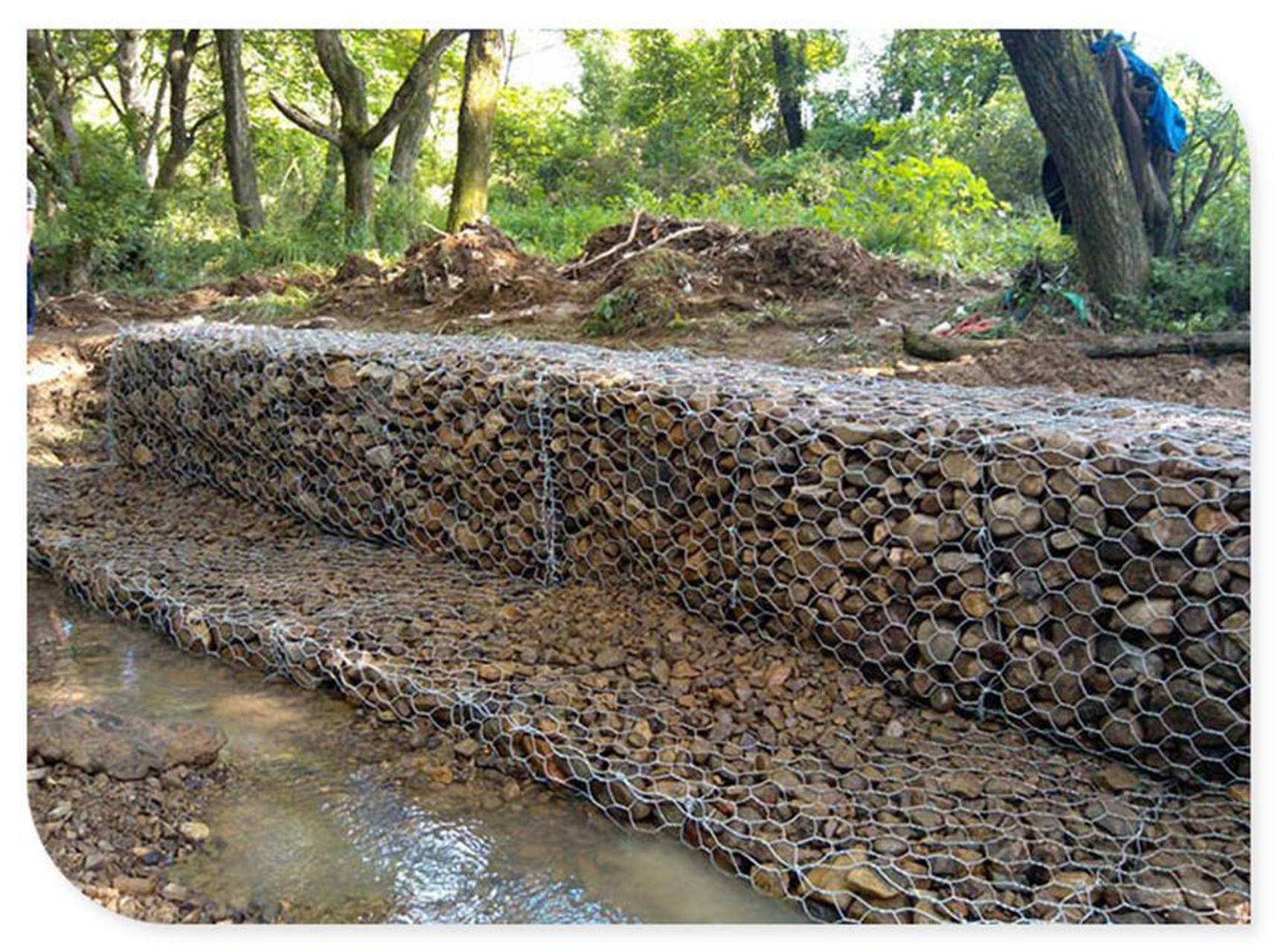 石笼网厂家批发:石笼网箱 石笼网箱经常用于水利工程的挡土墙.