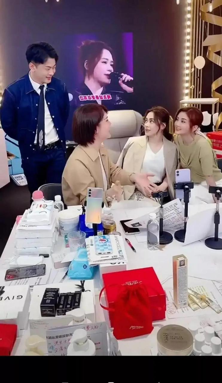 " 时大漂亮一听有明星助阵,哪里还管师父找的是哪两位明星,麻利地回答