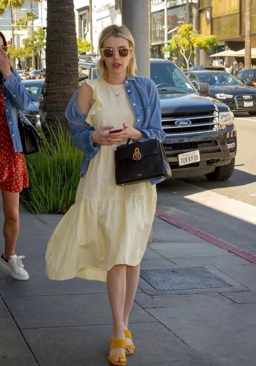 身高157的艾玛·罗伯茨简直就是娇小女生的教科书.  ins[悠闲]