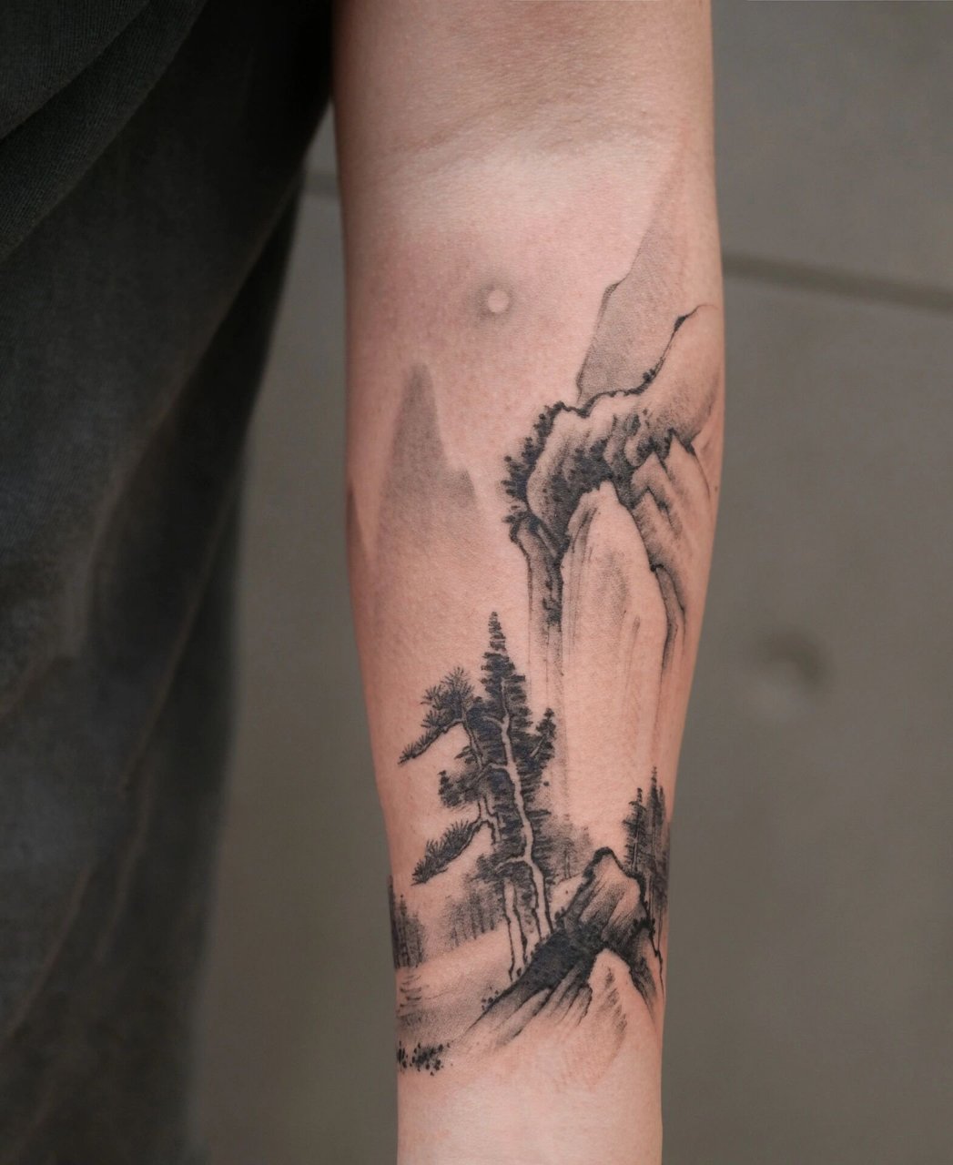 山水画|北京纹身|小臂纹身	水墨纹身|山水画|北京纹身|小臂