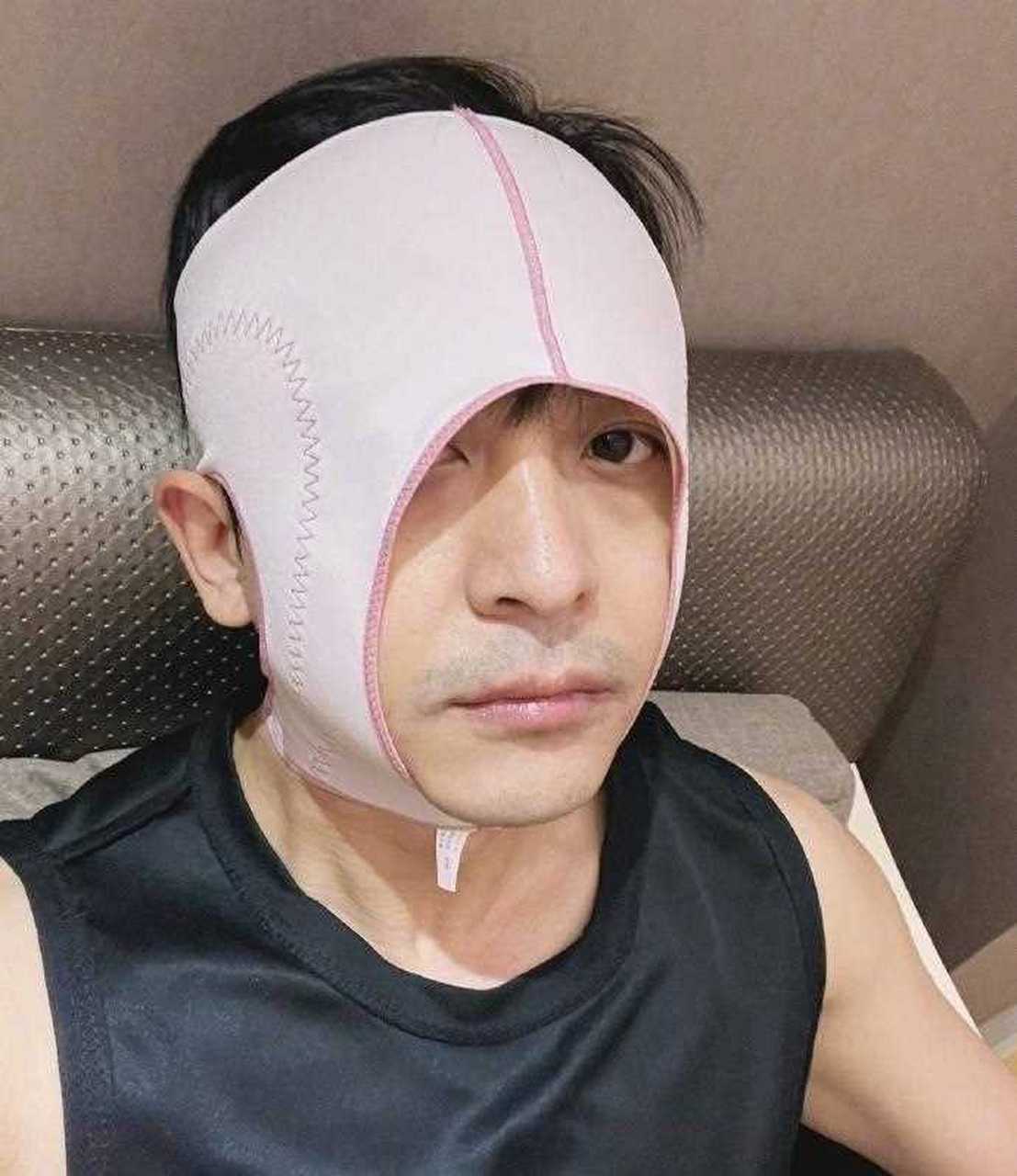 不愧是娱乐圈搞笑夫妻,李佳航又整幺蛾子了[色] 拿老婆的瘦脸神器来用