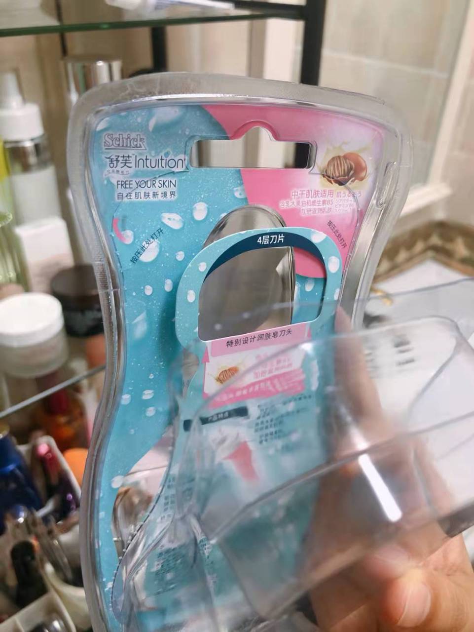 舒芙schick脱毛刀之前一直都在用吉列女士脱毛刀, 用了好多年,直到