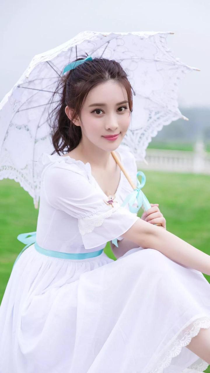 古力娜扎和孟子义我都好喜欢啊!两家粉丝没必要撕吧.她俩真的很像啊!