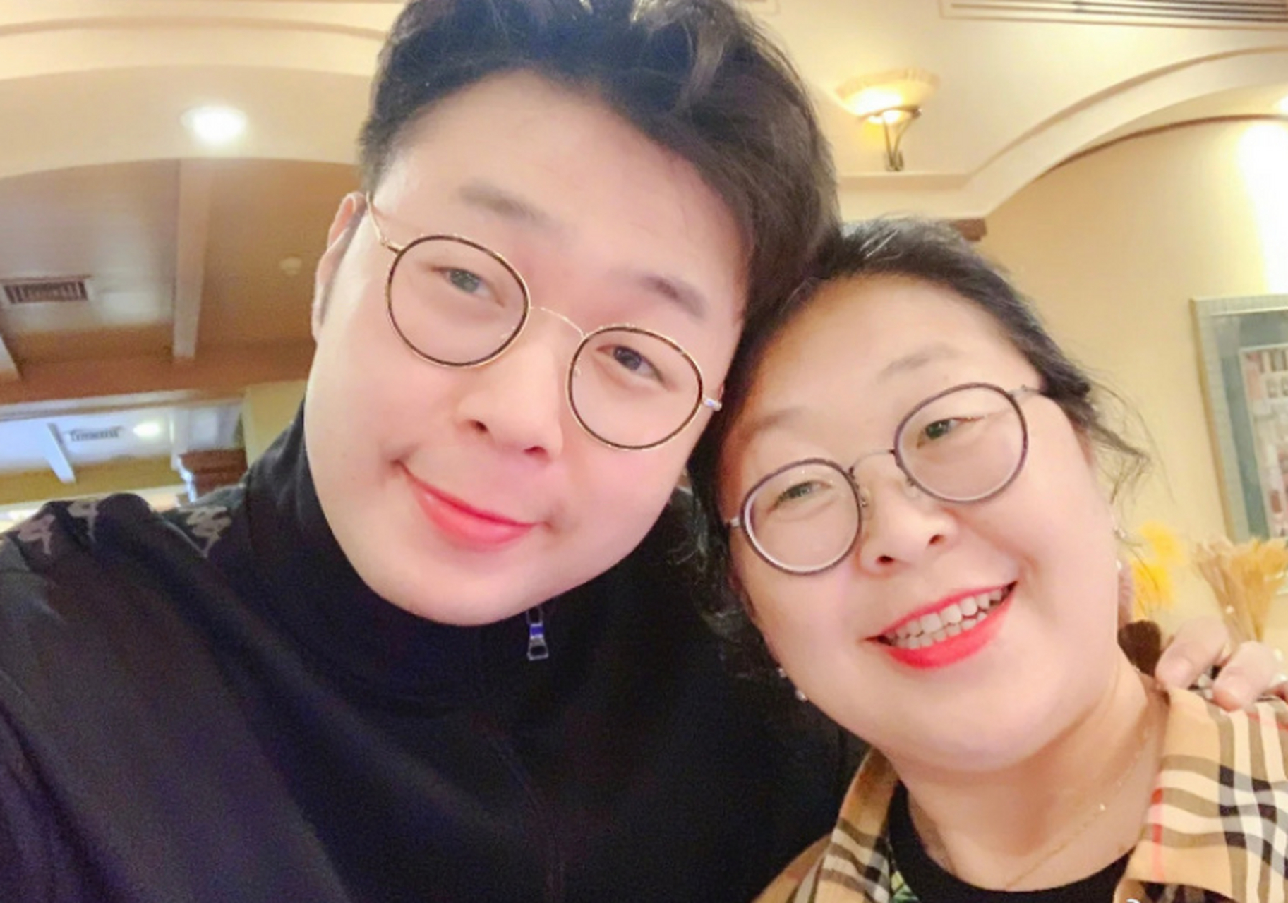 明星里长得像的母子,海涛和王祖蓝是带上假发就可以以假乱真的程度啊