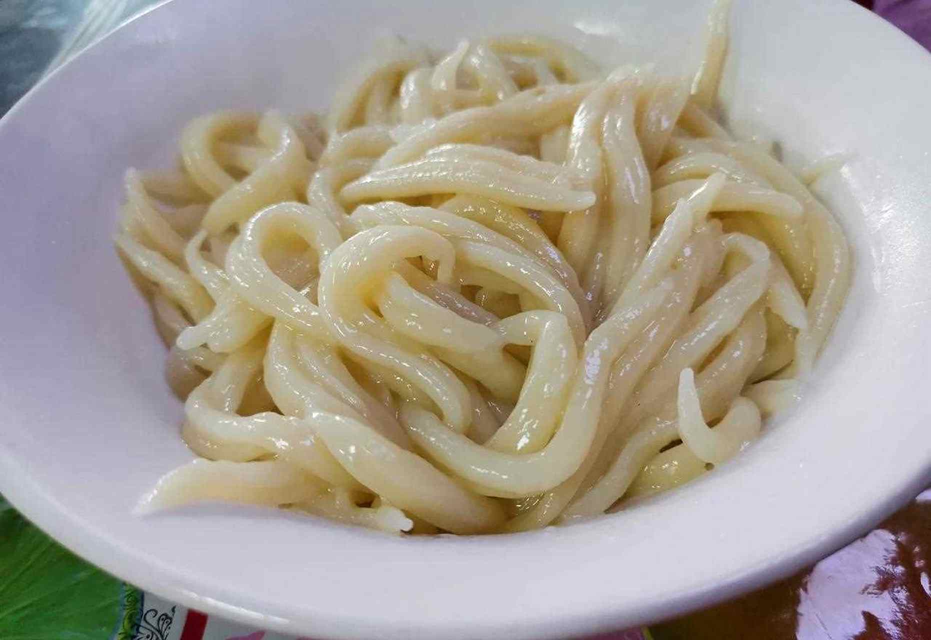 拨鱼子是西北一带的特色面食,在新疆昌吉州的