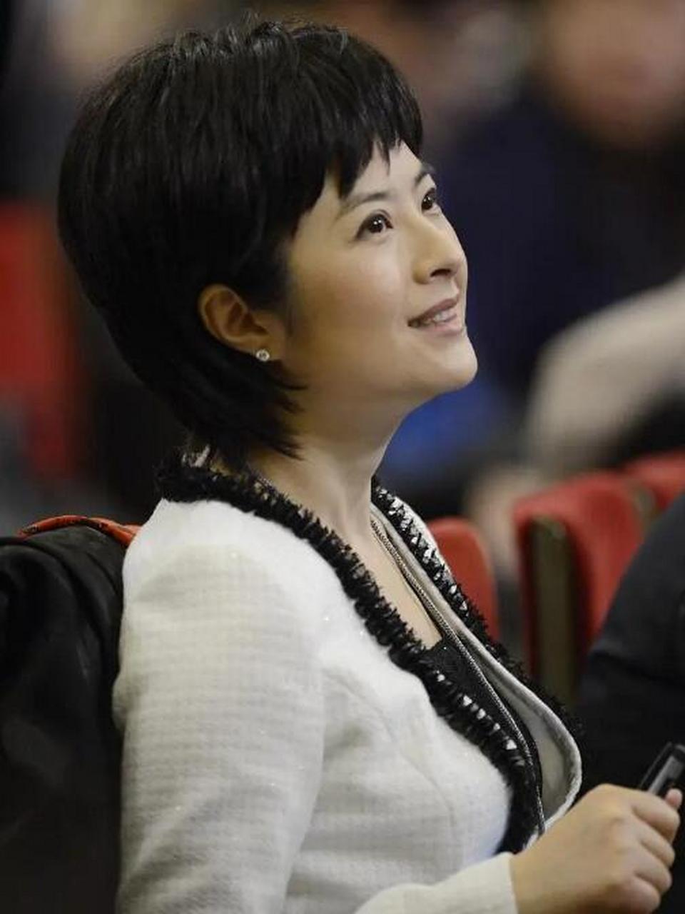 2015年,著名央视主持人张泉灵,因为咳血,选择了辞职!