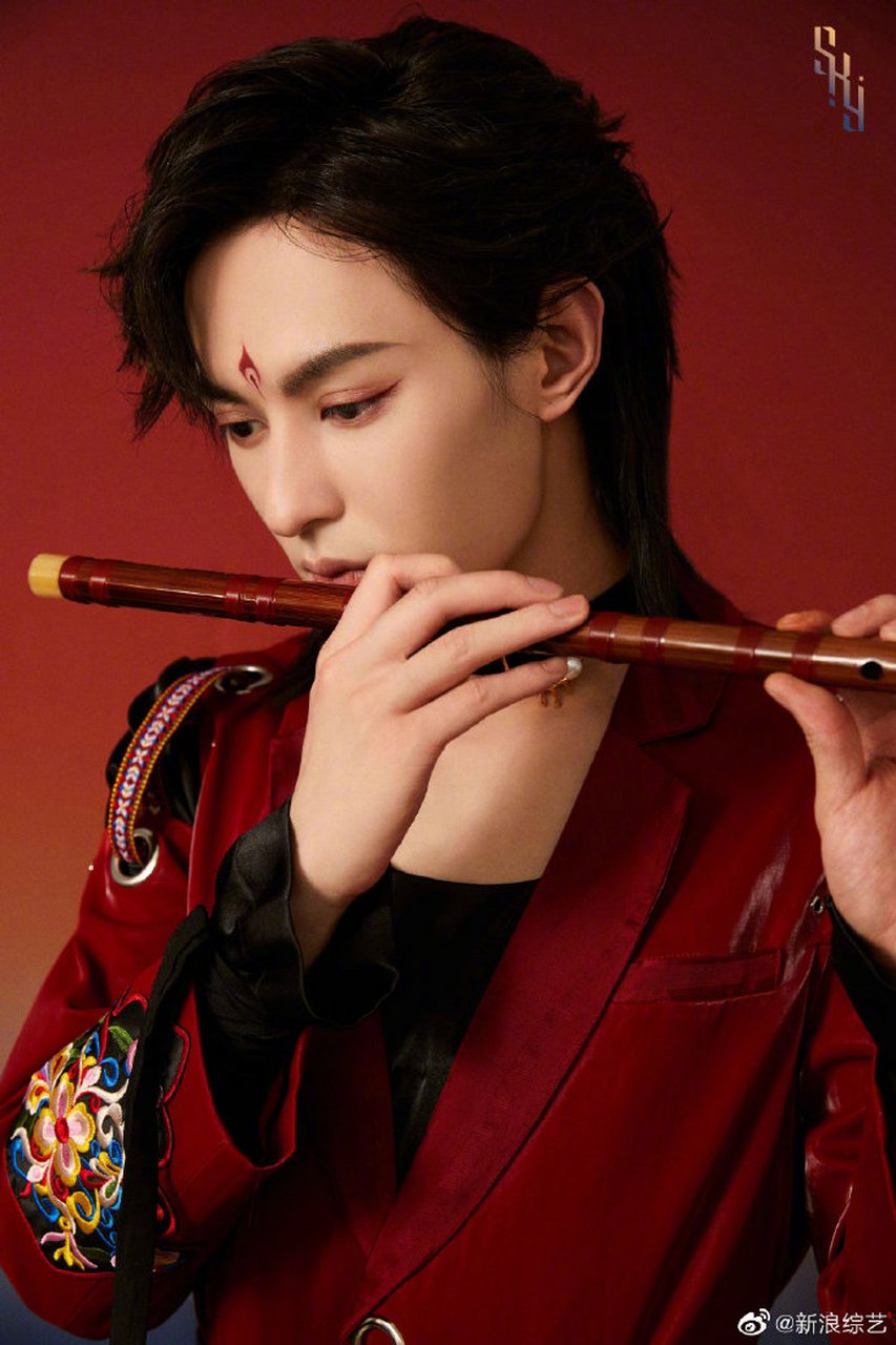 今晚的《金曲青春》开启家族间的rap battle环节,左叶与林陌搭档代表