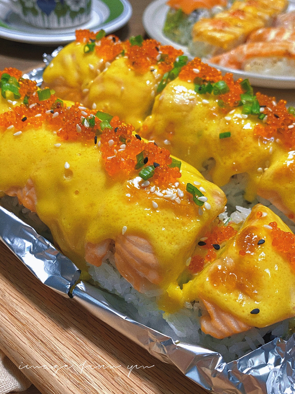 brunch|三文鱼芝士焗卷[浪[浪]附焗酱做法 教你们做寿司店必点的焗卷