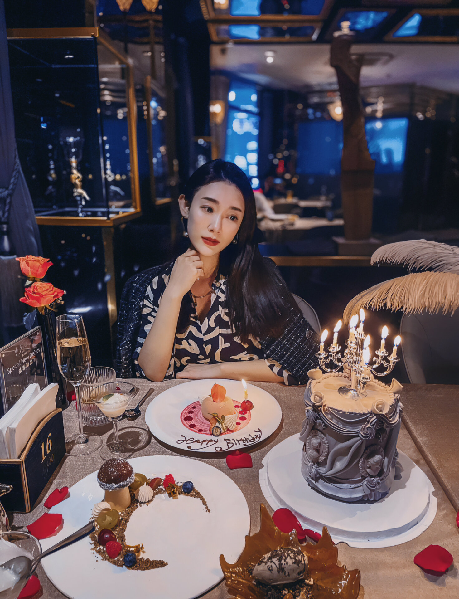 意大利魔镜餐厅算是外滩边上老牌的意大利餐厅了