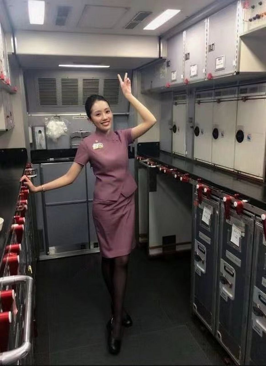 下班后的空姐穿搭依旧好看,而且还能到处游玩,羡慕死了