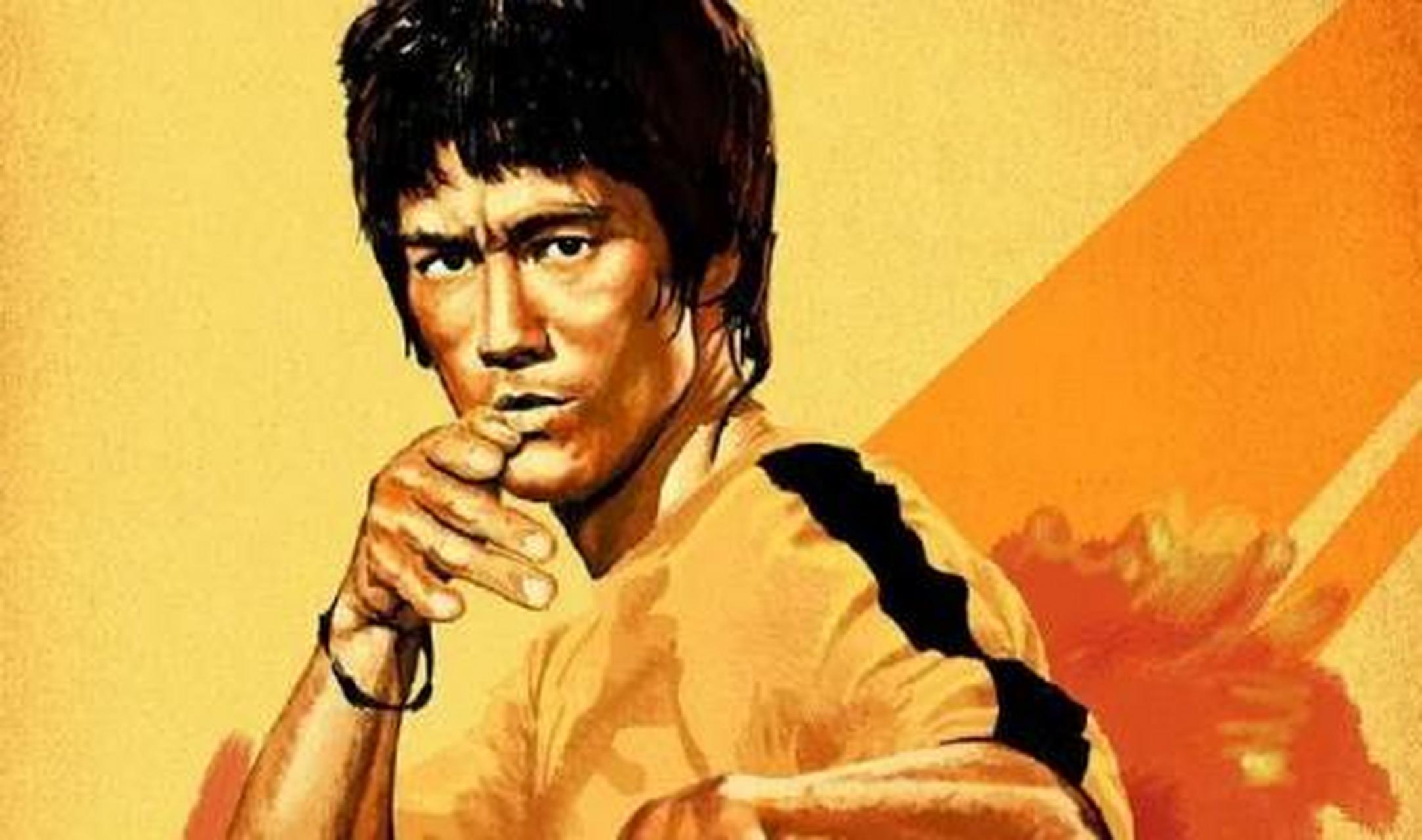 李小龙和武术指导黄家达一言不合大打出手,黄家达是泰拳王,可是李小龙