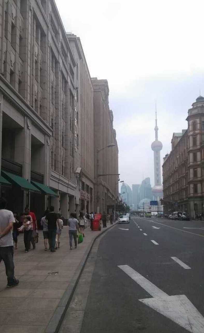 说上海人排外,看不起外地人,其实那是误读,上海是一个很包容的城市.