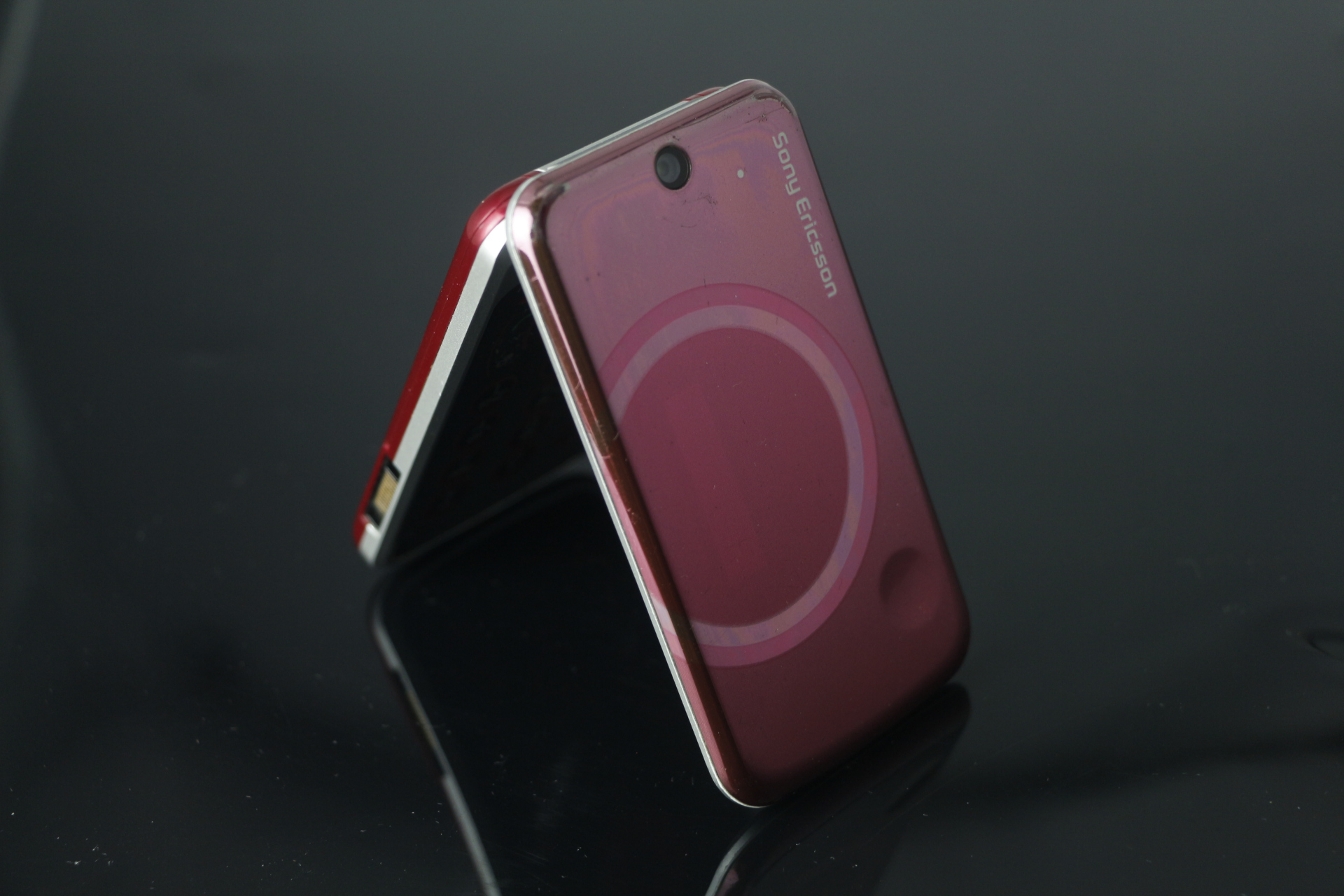 索尼# 索尼爱立信当年推出这款t707手机,外观设计是真的好看,,尤其是