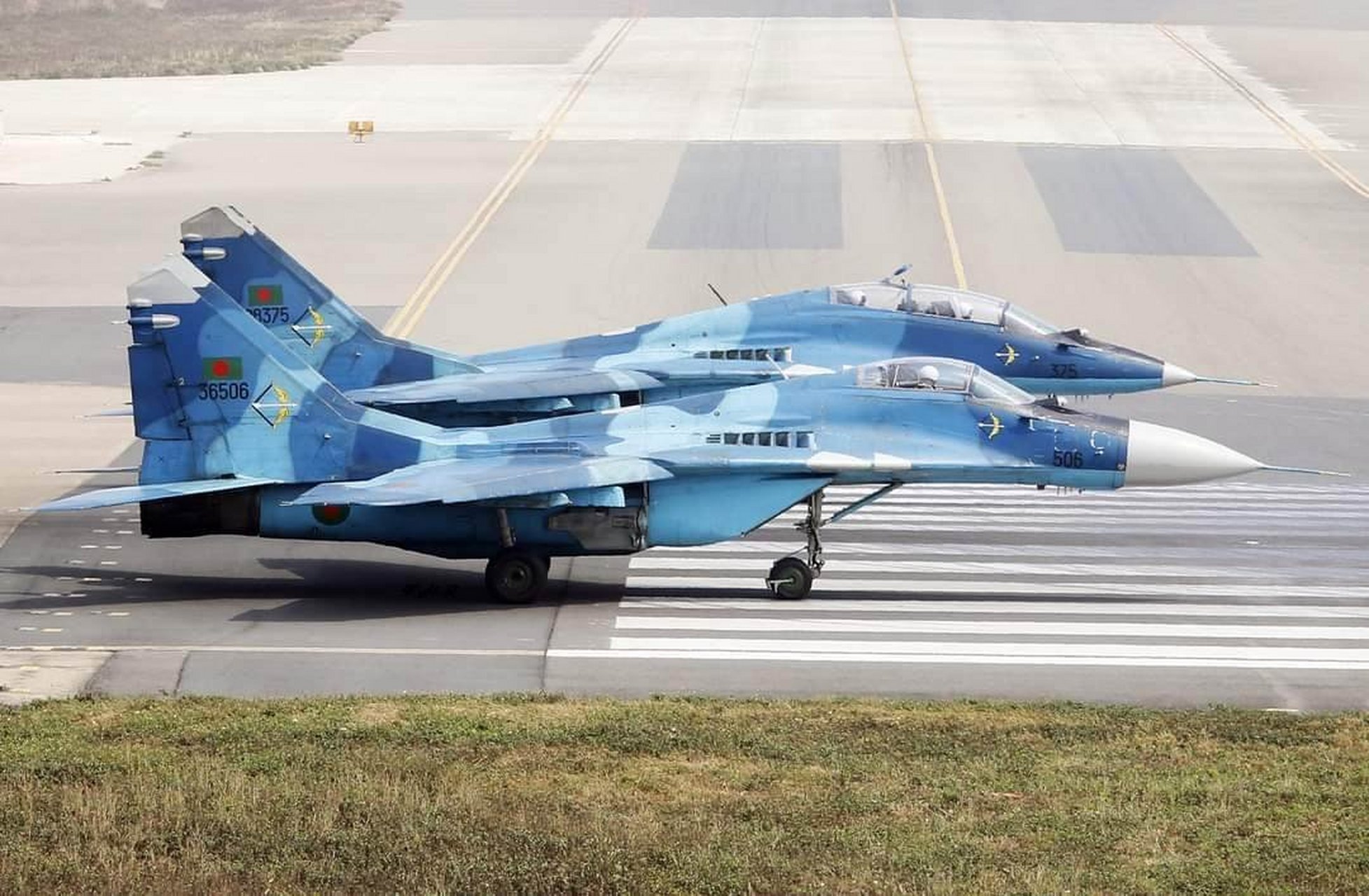 孟加拉国空军装备的米格-29战斗机,这飞机飞了也没多少年,战斗机的