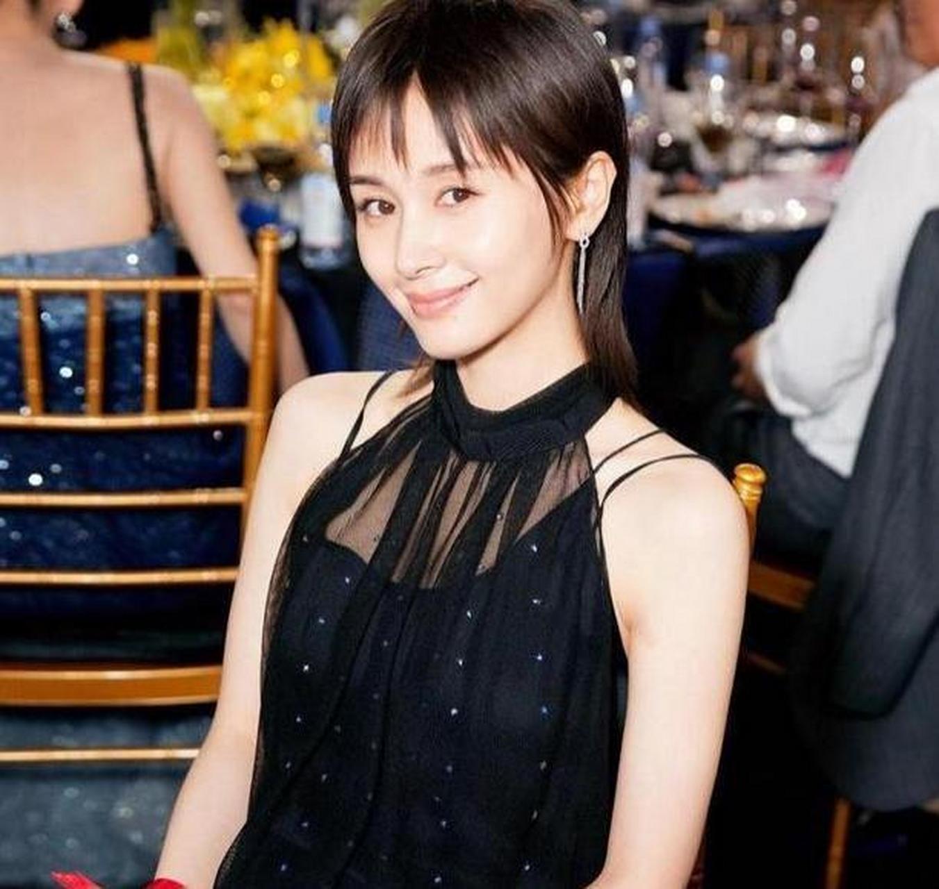 只有初中学历,87年出生的王子文,具备绝佳的商业头脑,在娱乐圈真是如