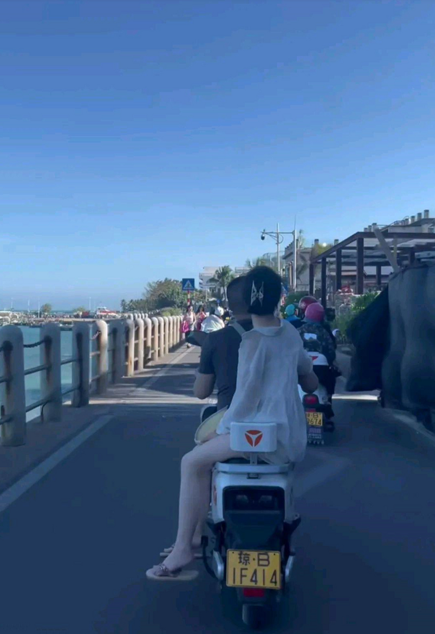 车牌很抢眼 琼b