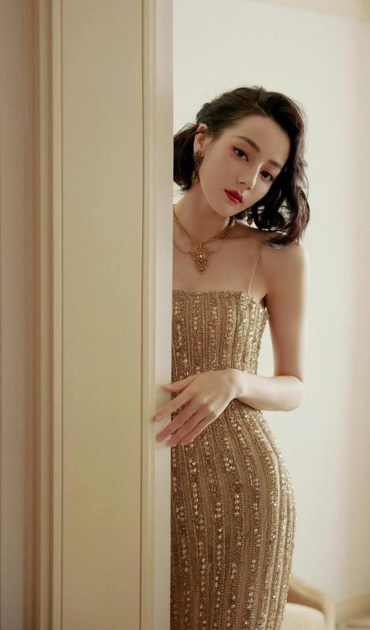 热巴恋情爆光后,引出怀孕风波#迪丽热巴黄景瑜曝恋情#  最近90流量